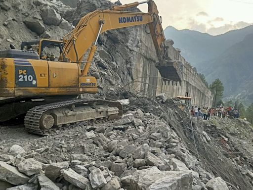 Debris halts traffic on Badrinath highway: Landslides create roadblocks in Joshimath, Bhanerpani – Travel via key route disrupted