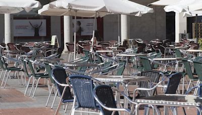 Los clientes exigieron comer en la terraza y el dueño del local les contestó: “No vamos a tener a un camarero trabajando a más de 40 grados”