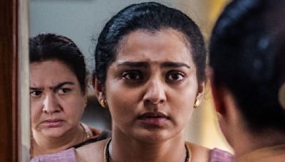 Ullozhukku Twitter review: Here’s what netizens have to say about Urvashi and Parvathy Thiruvothu starrer Malayalam drama