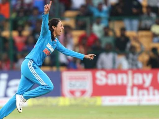 WATCH: Chinnaswamy Goes Crazy As Smriti Mandhana Grabs Her Maiden International Wicket During IND-W vs SA-W 2nd ODI