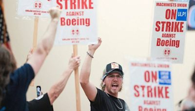 Estalla huelga en Boeing: trabajadores rechazan propuesta salarial de la empresa