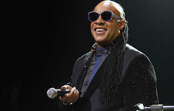 Stevie Wonder surprises Johns Hopkins grads with live commencement performance
