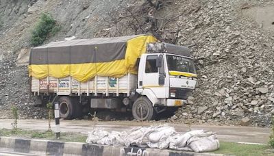 Heavy rains in parts of Himachal: 115 roads closed, Chandigarh-Manali highway begins sinking near Pandoh