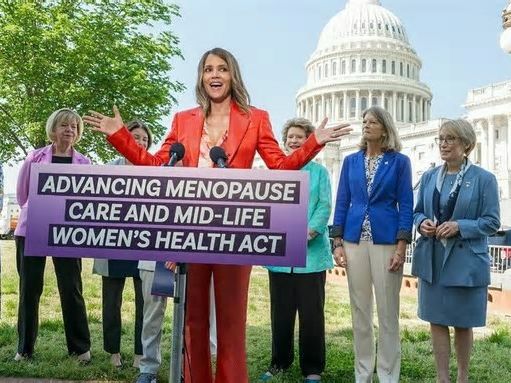 Halle Berry: «Sono in menopausa, ok?». L'attrice al Congresso Usa per promuovere una nuova legge sul tema