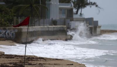 La tormenta Ernesto se fortalece en su ruta hacia Puerto Rico tras azotar Caribe oriental