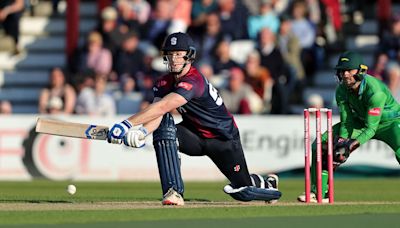 Neesham guides chase to keep Foxes in hunt for knockouts