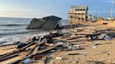 House on Outer Banks collapses into ocean