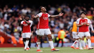 Arsenal goleó 3-0 al Bournemouth de Marcos Senesi y se mantiene en la punta de la Premier League