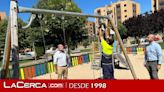 Arranca el Plan de Mantenimiento de Áreas Infantiles de Cuenca con la renovación de columpios deteriorados