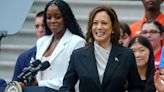 Kamala Harris se hace con el apoyo suficiente de delegados para garantizar su nominación tras la renuncia de Biden