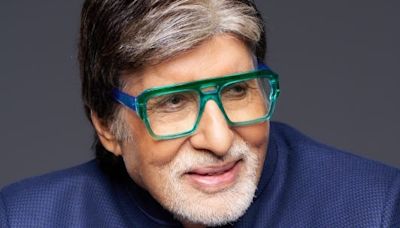 Amitabh Bachchan loses track of time on social media, fans say 'Sahi pakde hain'