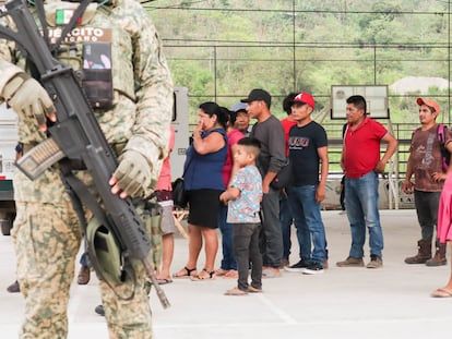 La graduación solitaria de una niña en Chiapas