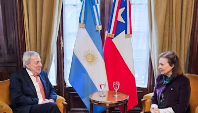 Los detalles del viaje en que Van Klaveren buscó fortalecer la relación diplomática con Argentina y habló de Venezuela - La Tercera