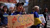 Peaceful pre-Olympic protest in Paris honors fallen Ukrainian athletes
