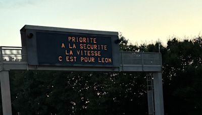 « La vitesse, c’est pour Leon » : quand une autoroute rend hommage à Léon Marchand