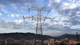 España ordena de urgencia parar fábricas durante tres horas para reducir el consumo de luz