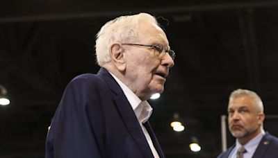 Warren Buffett talks about business, his age and Charlie Munger at Berkshire Hathaway meeting in Omaha