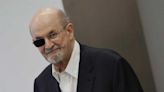 Rushdie disecciona en "Knife" a su agresor: "Intentaste matarme porque no sabías reír"