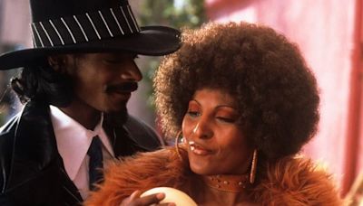 Pam Grier Reacted To Snoop Dogg Fainting In A Pool Of Urine When They First Met