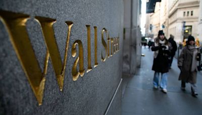 Wall Street cierra con ‘turbulencias’: Dow Jones gana 0.06% este jueves; BMV al alza