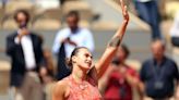 Sabalenka festejó su triunfo bailando con Jabeur en Roland Garros