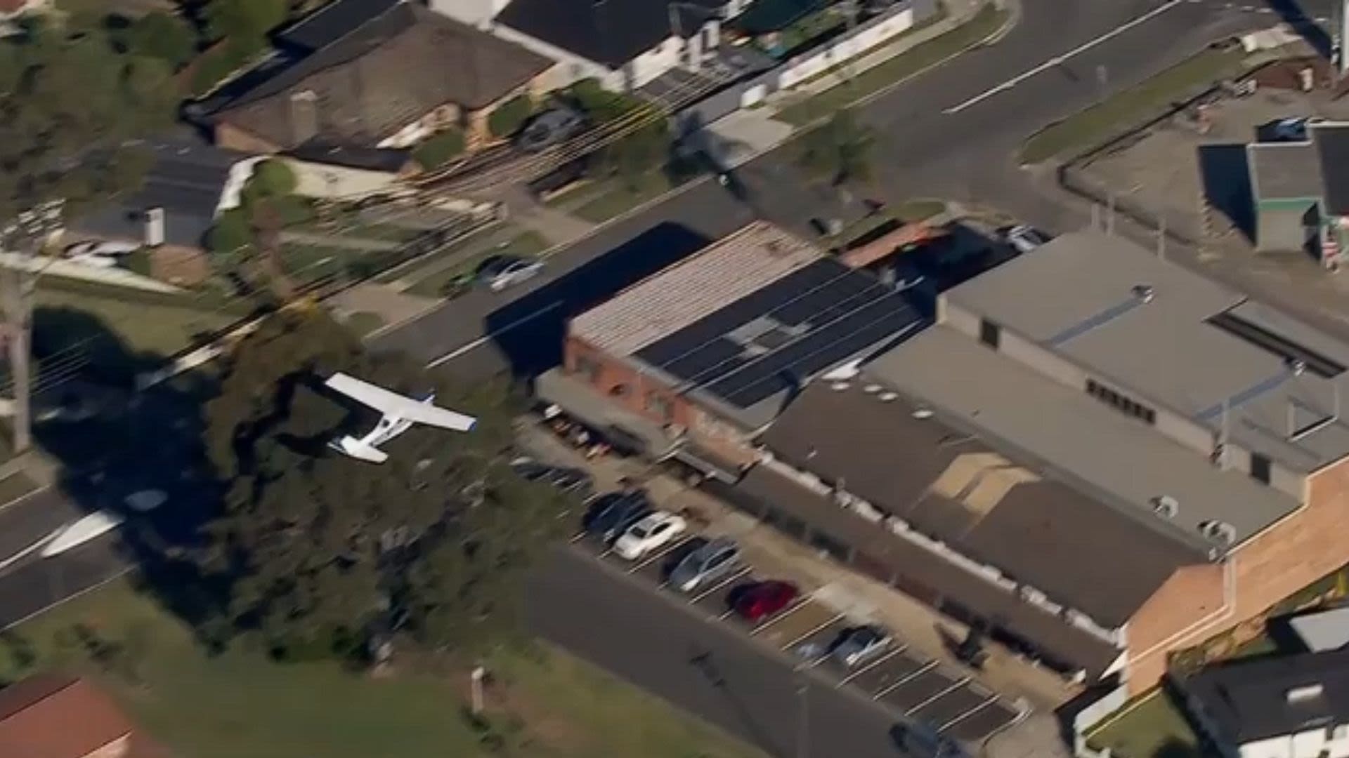 Pilot loses plane power, not will, crash lands after skimming rooftops