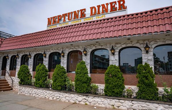 Patrons mourn as beloved Astoria institution the Neptune Diner closes its doors forever