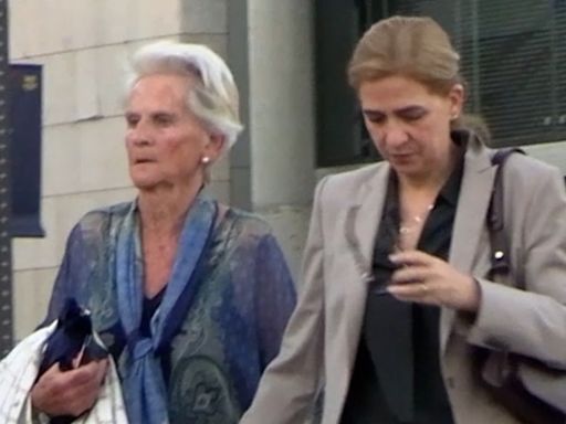 La infanta Cristina derrocha complicidad con Claire Liebaert, madre de Iñaki Urdangarin, en apoyo a su hijo Pablo