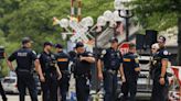 Seis muertos y decenas de heridos en un tiroteo durante un desfile en EE.UU.