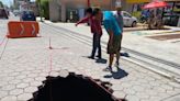 Socavón de dos metros causa asombro en San Andrés Cholula