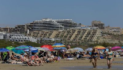 La Generalitat del PP y Vox modifica la norma para poder construir hoteles a 100 metros de la costa