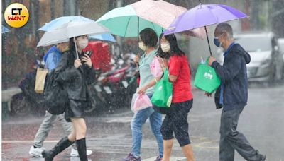 明天續炸大雷雨！下波鋒面「這天來襲」全台迎雨溼答答