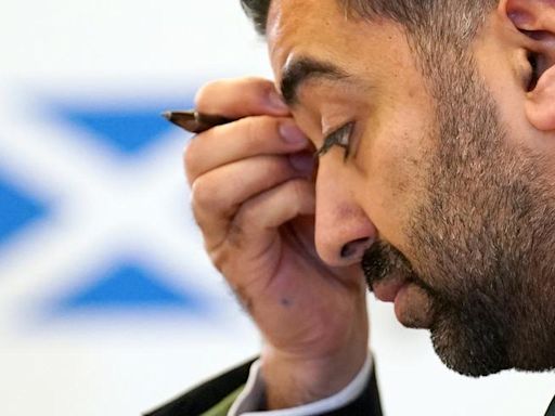 El ministro principal de Escocia dimite tras la ruptura de la coalición de Gobierno