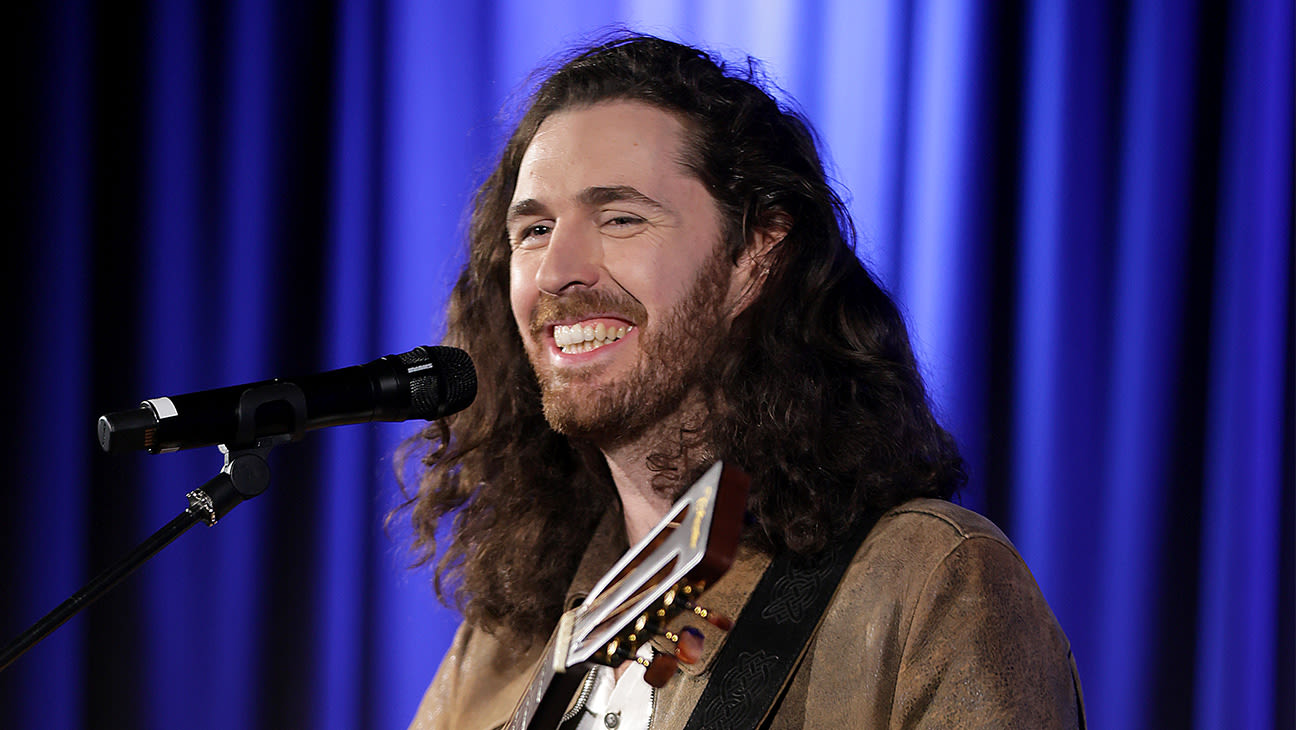 Hozier Reacts to Becoming First Irish Artist Since Sinéad O’Connor to Top U.S. Charts With “Too Sweet”