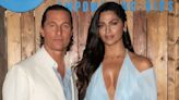 Camila Alves, la esposa de Matthew McConaughey, habló sobre el “caos” que se vivió en el avión de Lufthansa