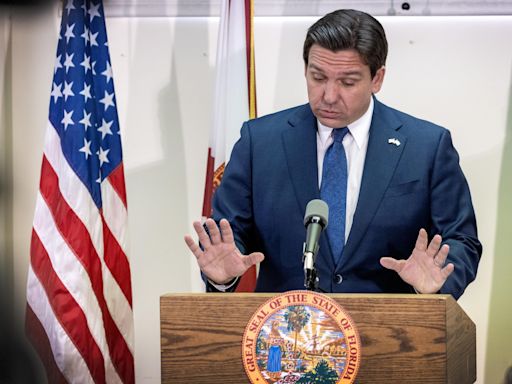 El gobernador de Florida firma una ley que resta gravedad al cambio climático