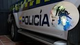 Exponen vil ataque de un policía a un perro que le ladró en Bogotá: le dio con el bolillo