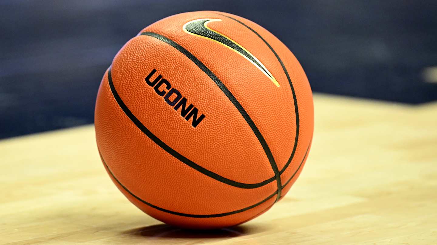 UConn, Three Other Blue Bloods Competing For Top-35 Smooth Lefty Scoring Guard