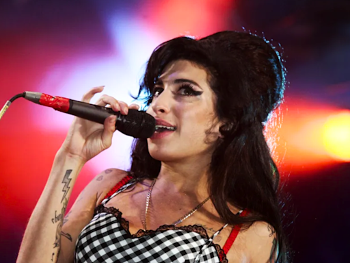 Amy Winehouse obtiene el premio BRIT Billion a 13 años de su muerte