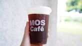 補班日摩斯咖啡買一送一！MOS Café系列贈「航海王手機支架盲袋」！