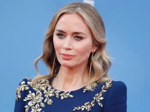 Emily Blunt, la star si scaglia contro gli algoritmi: “Odio quella c**zo di parola!”