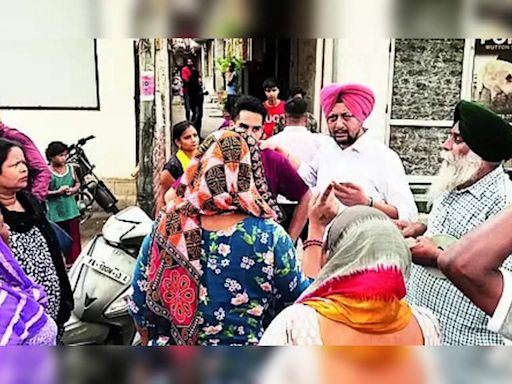 Kochar market residents protest over water supply issues | Ludhiana News - Times of India