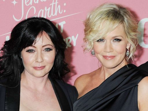 Jennie Garth Shares How 'Beverly Hills, 90210' Cast Leans on Each Other After Shannen Doherty's Death (Exclusive)