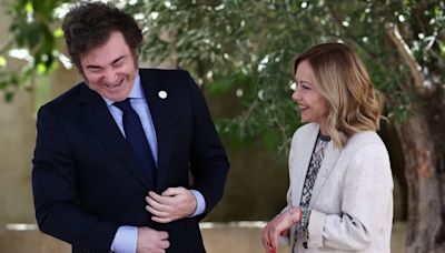 Palabras al oído y risas: así fue el encuentro entre Giorgia Meloni y Javier Milei en el G7