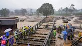 Indian soldiers building metal bridge to marooned area in Kerala landslides - The Economic Times