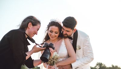 Wedding photographer slammed after offering to edit pictures of the bride