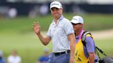 Justin Thomas makes incredible chip in from the crowd fringe