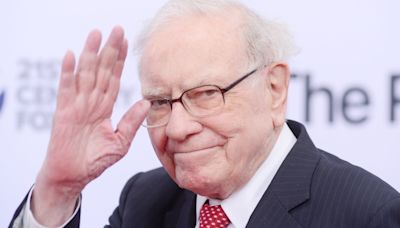 Warren Buffett Reveals How To Invest $10,000 If You Want To Get Rich