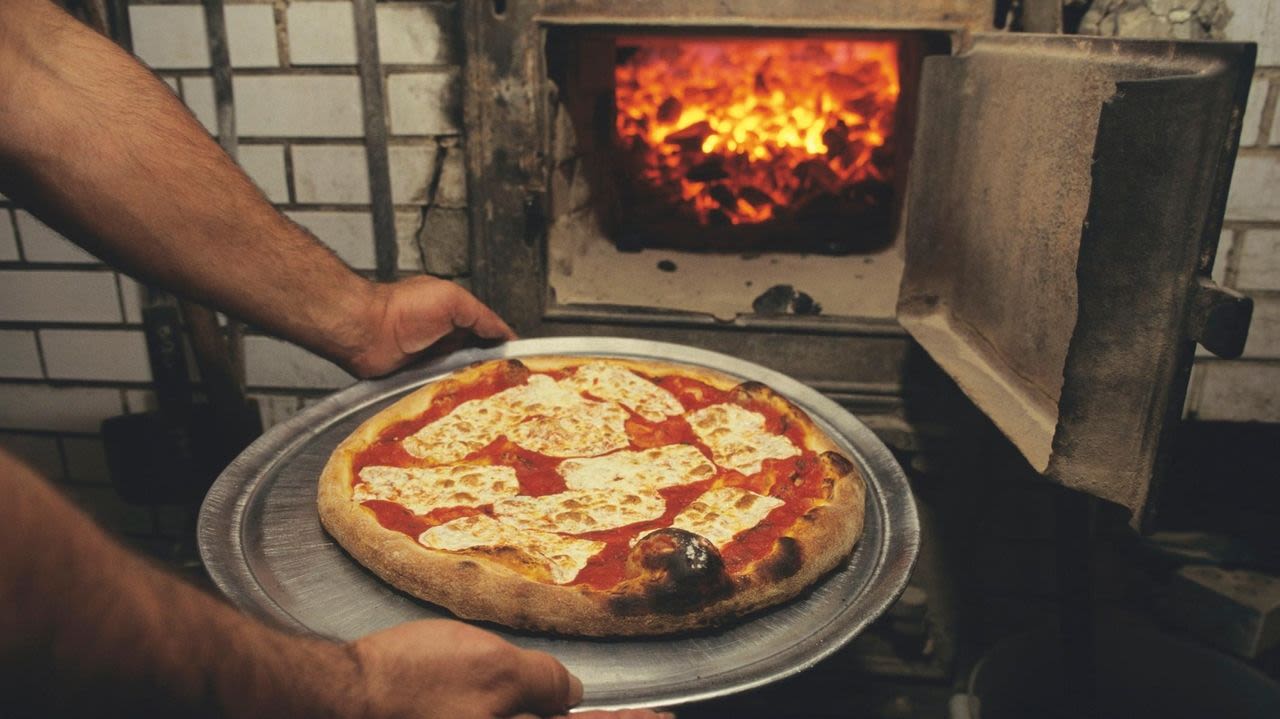 New New York City rule forces wood, coal-fired pizzerias to install device to reduce oven emissions