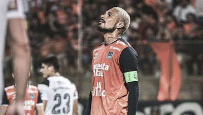 Paolo Guerrero contempla el retiro mientras negocia su salida de César Vallejo: Pedro García reveló pedido de su “entorno íntimo”